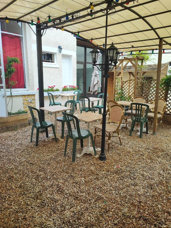 Отель La Madeleine Saint-Benoit-sur-Loire Экстерьер фото