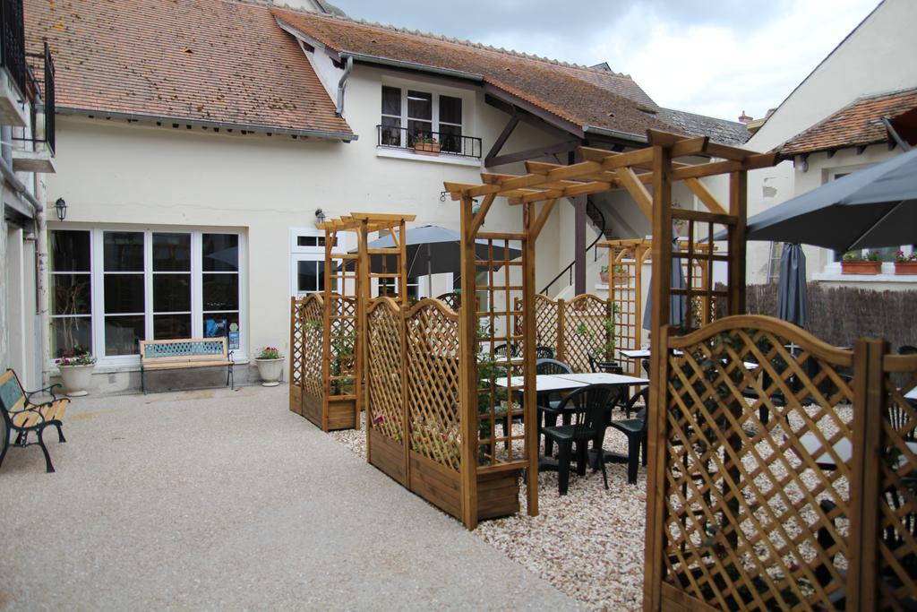 Отель La Madeleine Saint-Benoit-sur-Loire Экстерьер фото