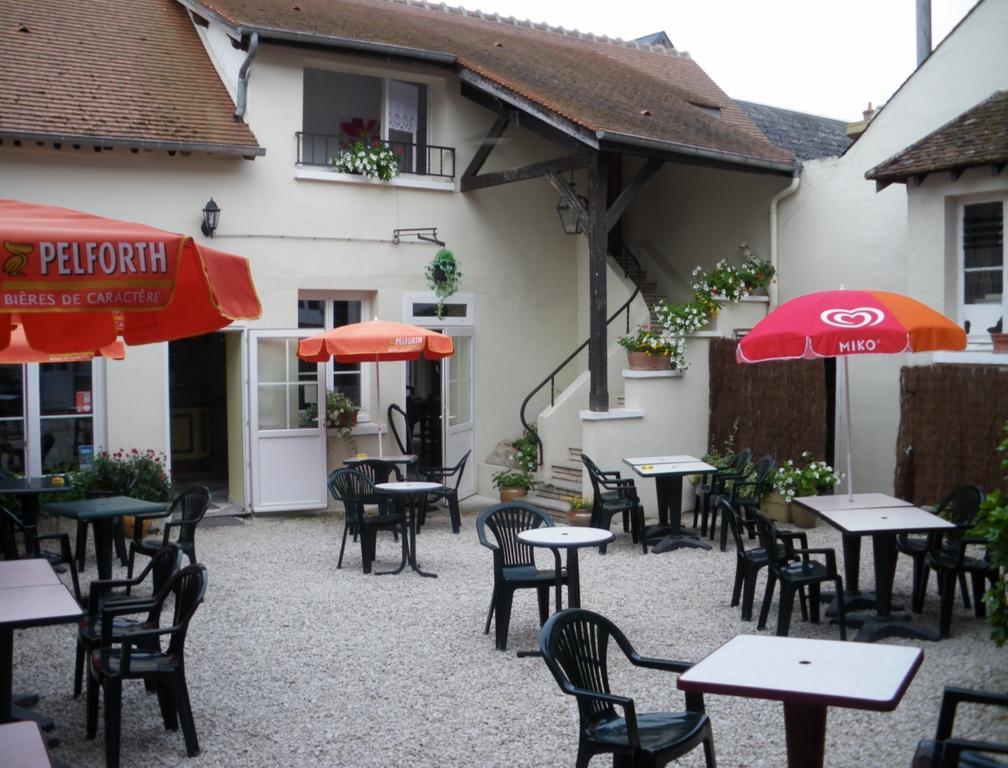 Отель La Madeleine Saint-Benoit-sur-Loire Экстерьер фото
